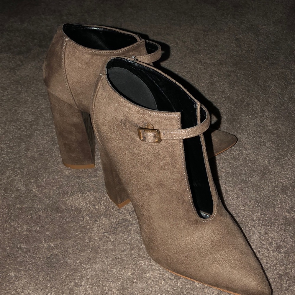Chic ankle boots